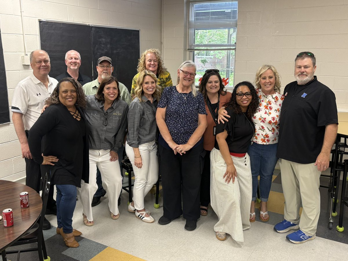 cmsbizteach15's tweet photo. We started this journey 23 years ago at Christiana Middle School. Thanks for always supporting me and all of my shenanigans. You will definitely be missed and I wish you well on your new endeavor. @DrJohnAsh https://t.co/CTGjUzPjbq