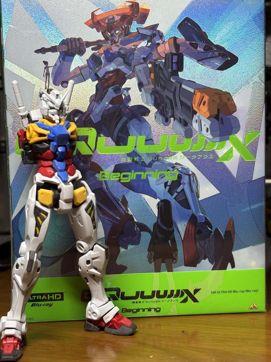 LingTree1's tweet photo. 変な風邪ひいて咳が止まらず、塗装は無理だったので、積んでた白いアレをパチ組しながら、届いたビギニングのBlu-rayを視聴。プレバンから量産型ゲルググ も届いたし。個人的に思うにファースト世代の人で未だに刺さってる人、いないかなぁ…特にビギニングだけヘビロテしてる人。 https://t.co/JHX683CgrL