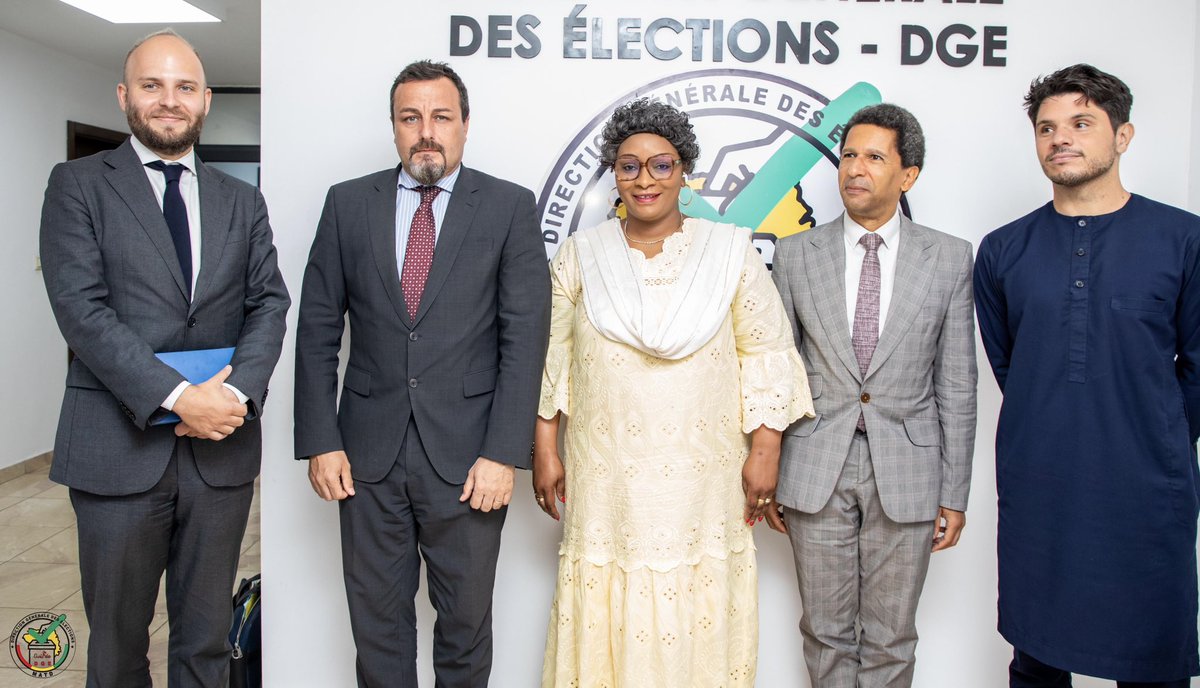 EmbEspGuinea's tweet photo. L'Ambassadeur Carrascal, avec ses homologues de l'#UE et l'@UEenguinee, a rencontré la @DgeGuinee, Djenabou Touré Camara, afin de connaître les préparatifs techniques des élections législatives et communales qui se tiendront demain en #Guinée. https://t.co/DJqvGrpS6V