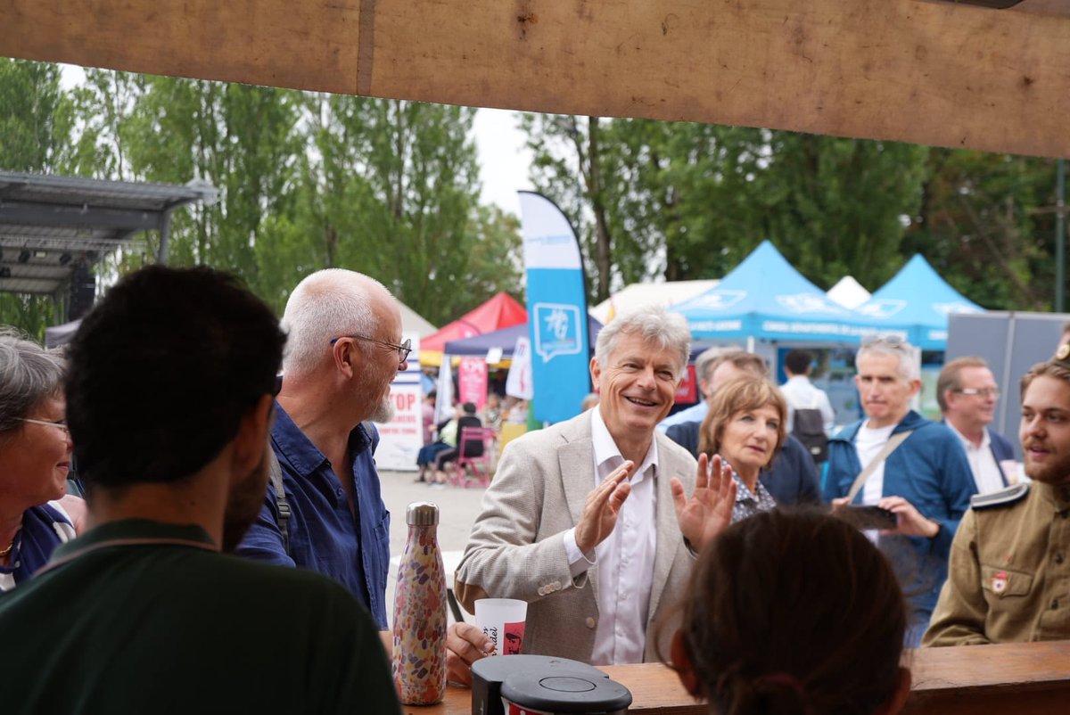 Fabien_Roussel's tweet photo. Bien arrivé à la fête de l’Huma du 31 à Pechbonnieu !

Rendez vous dans quelques, en meeting et en direct sur les réseaux du PCF ! https://t.co/NU67jBo4EL