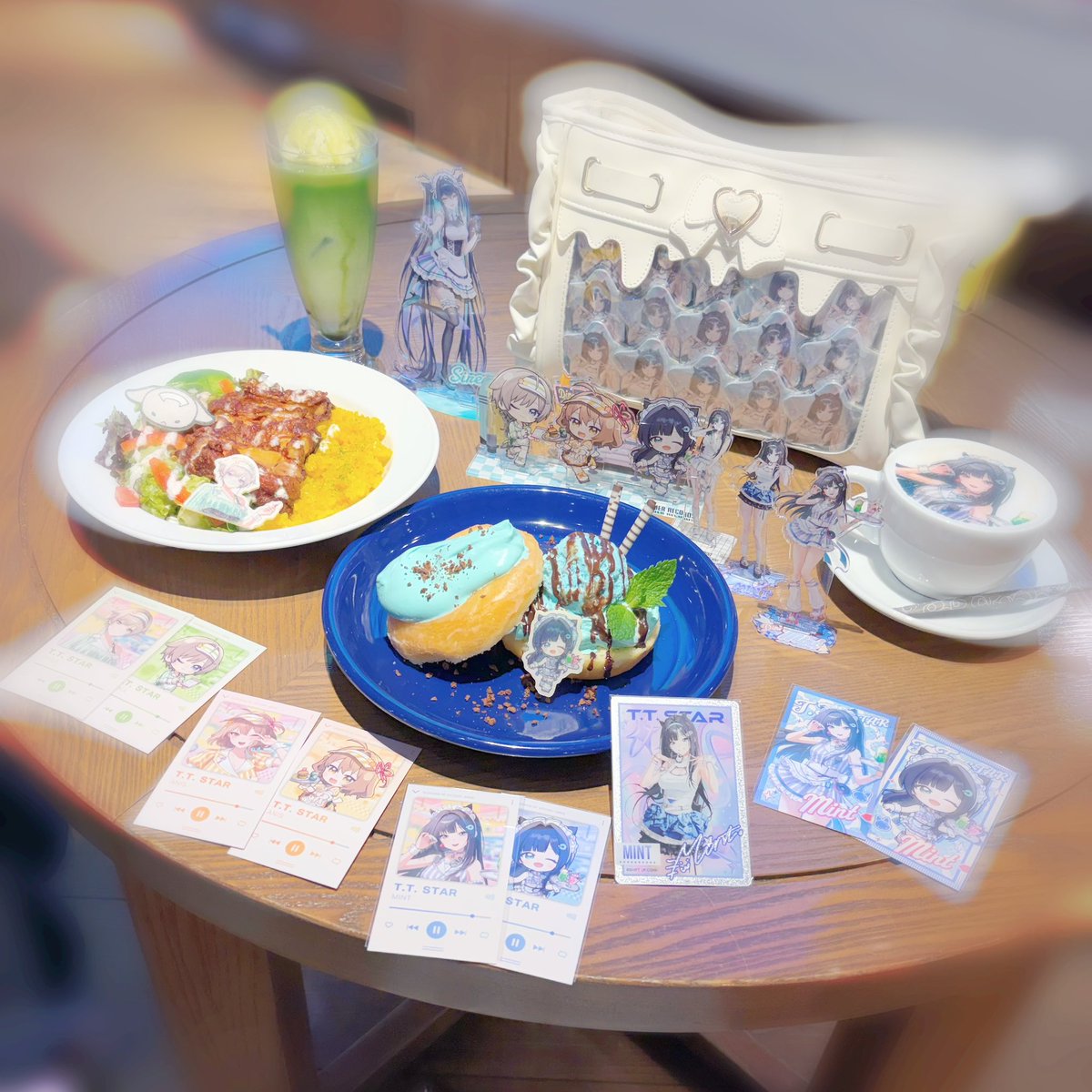 Smiling__Love9's tweet photo. ゆきみん拉致ってきた
なお、ミントに痛バ持ってもらえるように筋トレもしてもろた⸝⸝꙳() https://t.co/Vr0Ktj1TZb