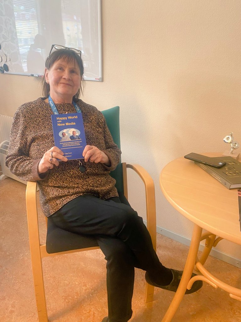 DrVijayTiwariJi's tweet photo. Cultural Manager #KramfotsCommunity  #NärniMellander got the Book 
#HappyWorldWithNewMedia by #DrVijayTiwari &amp; @erikamika 

@SwedishPM #MahatmaGandhi @UN #2SG #DagHammarskjold 

@rashtrapatibhvn @SwedensAmbIndia @SwedenUN @narendramodi @PMOIndia

https://t.co/Ds32bJoGGZ 

@ANI https://t.co/tzZ3IsyKId