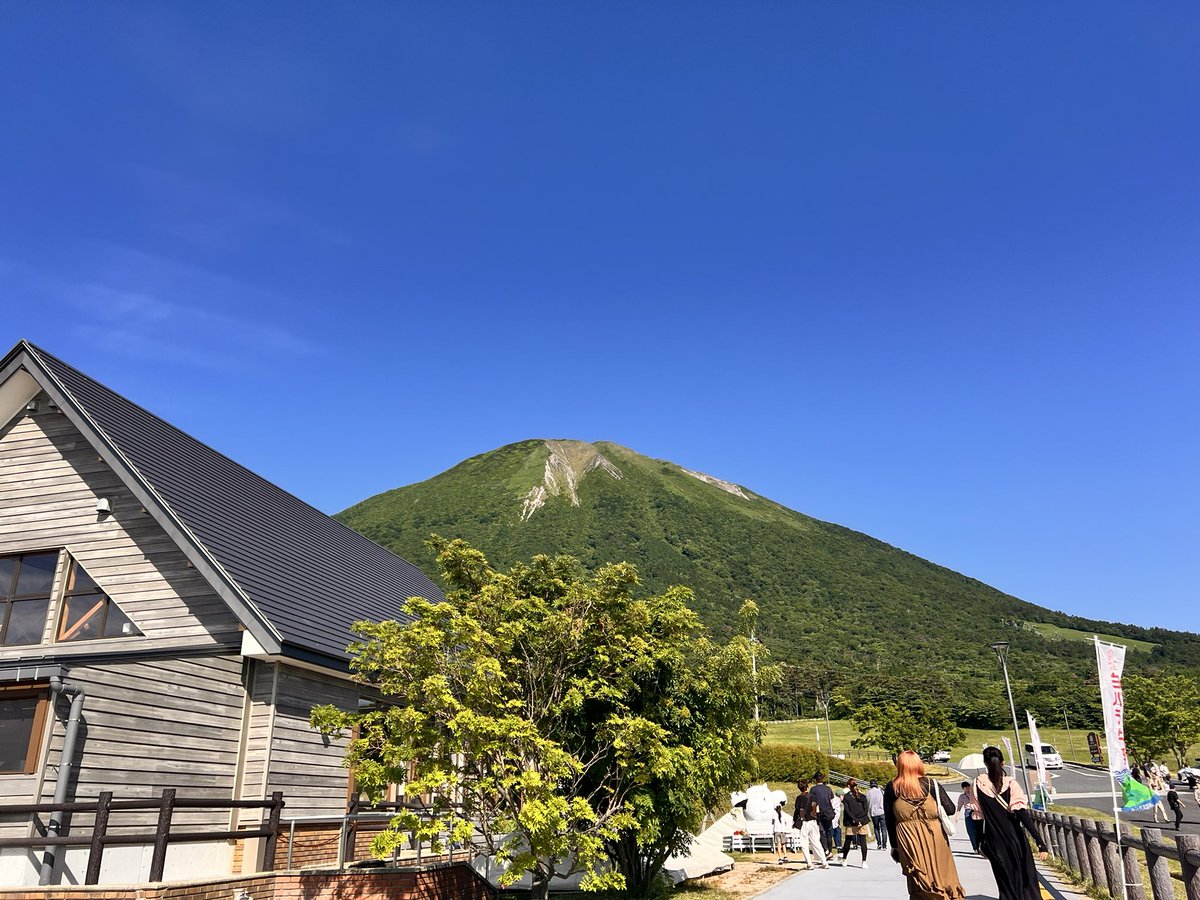 oshinkohoh's tweet photo. ひけそいわざわざ鳥取まで来てくれてありがと🫶
めっちゃたのしい日でした！！
また是非是非来てください！！
写真撮り忘れにより少ないけどある分だけでも！
水木しげるロード散歩
お寿司屋さん
みるくの里でデザート
居酒屋で飲み
お絵描きバトル
最高でした！またいつか！ https://t.co/xy5mqdZYTV
