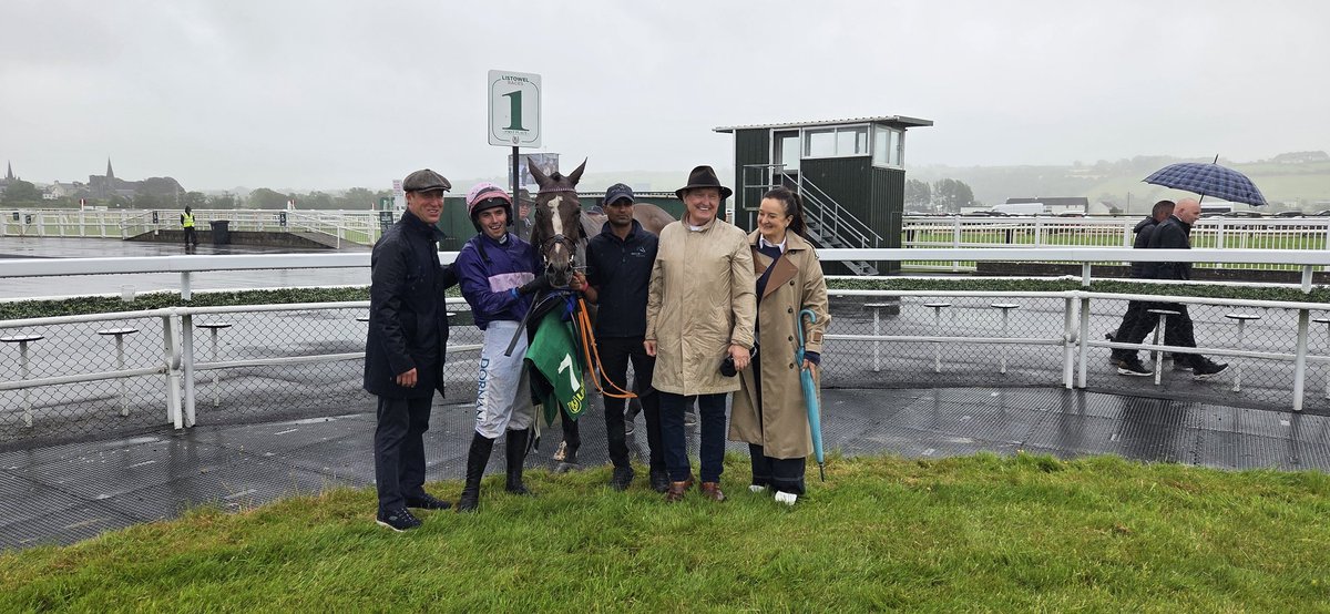 IrishRacing365's tweet photo. Henry de Bromhead's Gomez Addams wins @ListowelRaces https://t.co/77YA4WcUa9