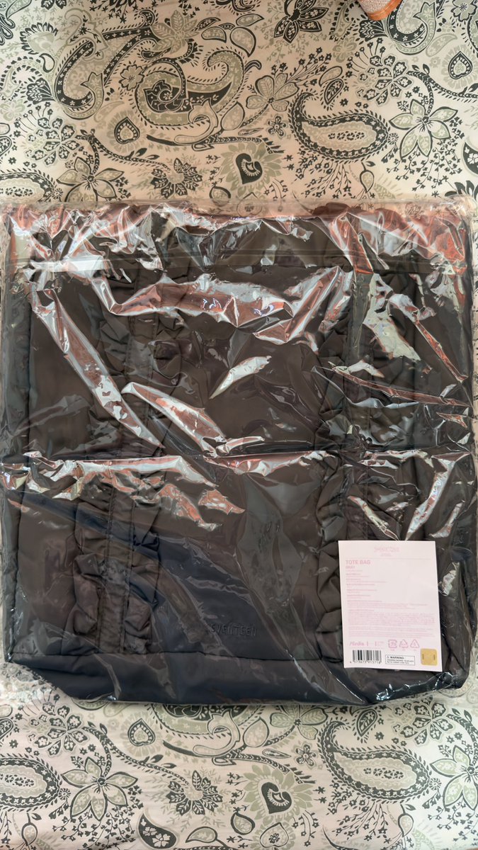 DivineMore's tweet photo. PLEASE HELP RT

WTS/LFB SVT PH

Yakusoku Tote bag gray- ₱ 2,500

- Sealed
- Onhand &amp; Ready to Ship

SDD/GGX https://t.co/VPCJQ7TZr8