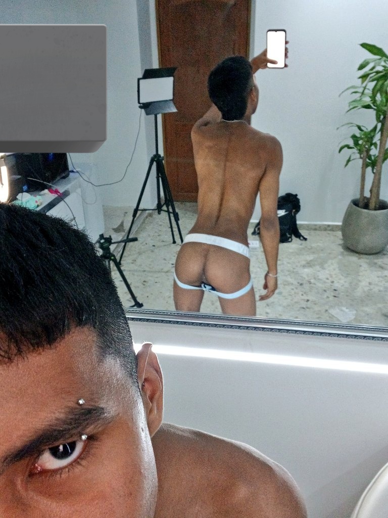 EnderHott's tweet photo. Mi fijación por los espejoss🫠

#webcam #onlyfanscolombia #creador #ContenidoPremium https://t.co/3ksdiEbTzd