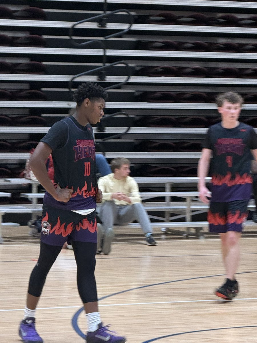 HereGoJayAgain's tweet photo. Getting a look at another @FAB40ENC alum. Jemauri Evans (C/O 2029) playing up two ages at 17U with Smoove City Heat. 

#Phenom252Showcase #PhenomHoops https://t.co/S9dYi7AO4J