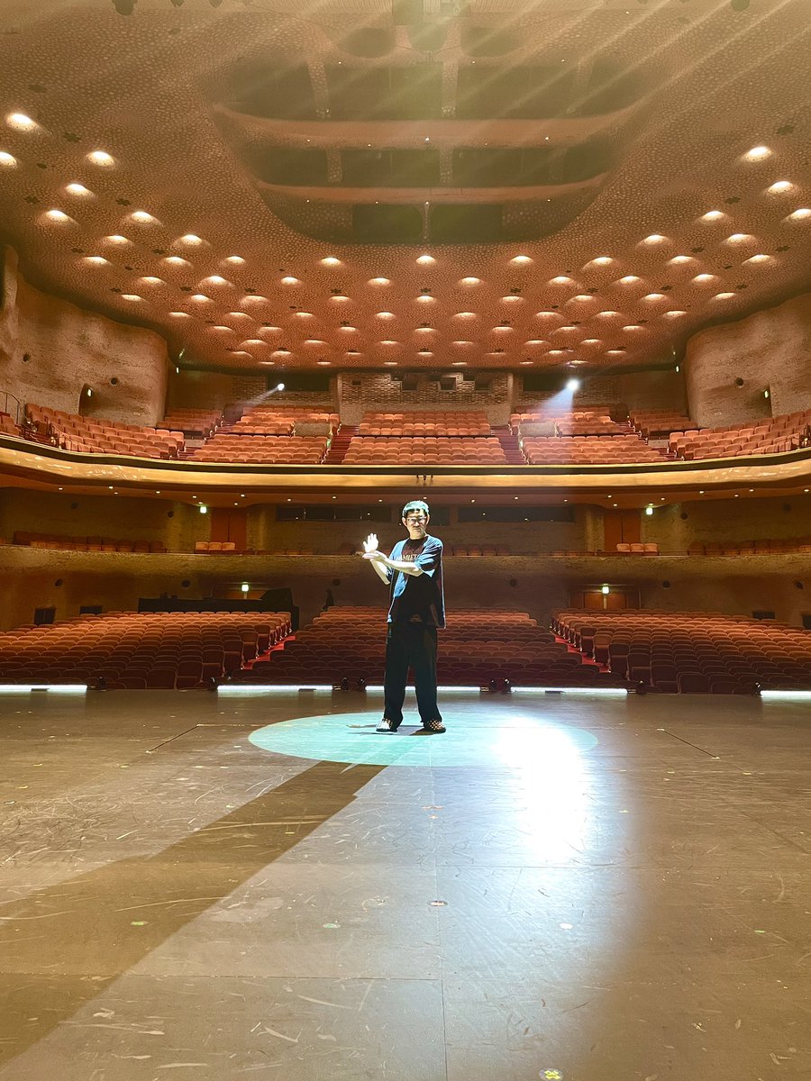SentoTakemori's tweet photo. 舞台「#ハムレット」

本日、無事に東京公演終了🎊
連日満員のお客様、そして温かい拍手に毎公演エネルギーをもらいました✨
ご来場いただいた皆様、改めて厚く御礼申し上げますm(__)m

そして…ありがとう #日生劇場 〜！
めちゃくちゃ楽しい日々でした🤤

では、お次は大阪へ💨

#ハムレット2026 https://t.co/YqUVazA8bV