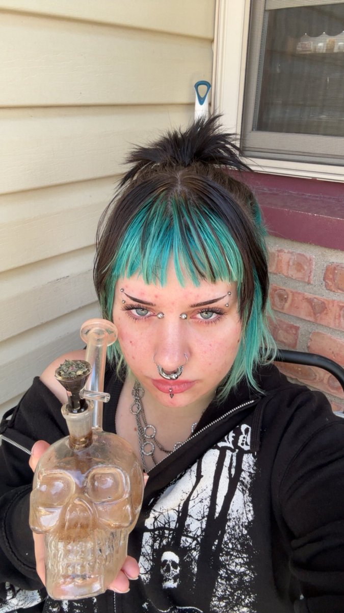 vernophobic's tweet photo. good morning c: https://t.co/ZInQg3glvU