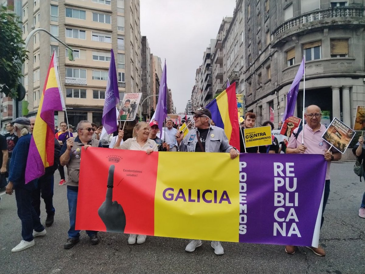PodemosVigo's tweet photo. As armas destrúen. A paz constrúe.

Hoxe estivemos na manifestación contra a presenza militar en Vigo, defendendo a cooperación entre os pobos fronte á escalada bélica e armamentística. https://t.co/8cDJM82xaW