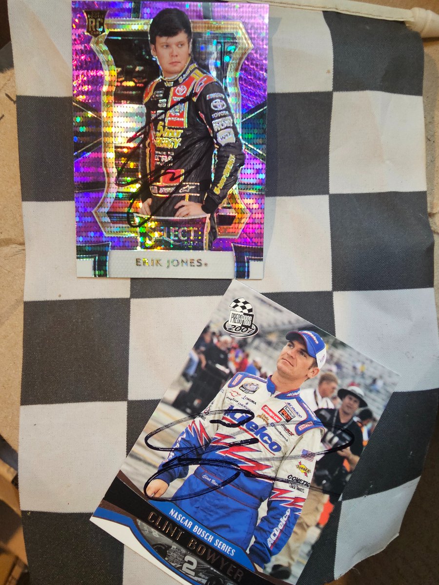 us2bfast's tweet photo. Happy Birthday to these two @Erik_Jones  &amp; @ClintBowyer #whodoyoucollect #TTM #enjoythehobby @NascardRadio @kingnascar #itspurple https://t.co/g1XQQiWunh