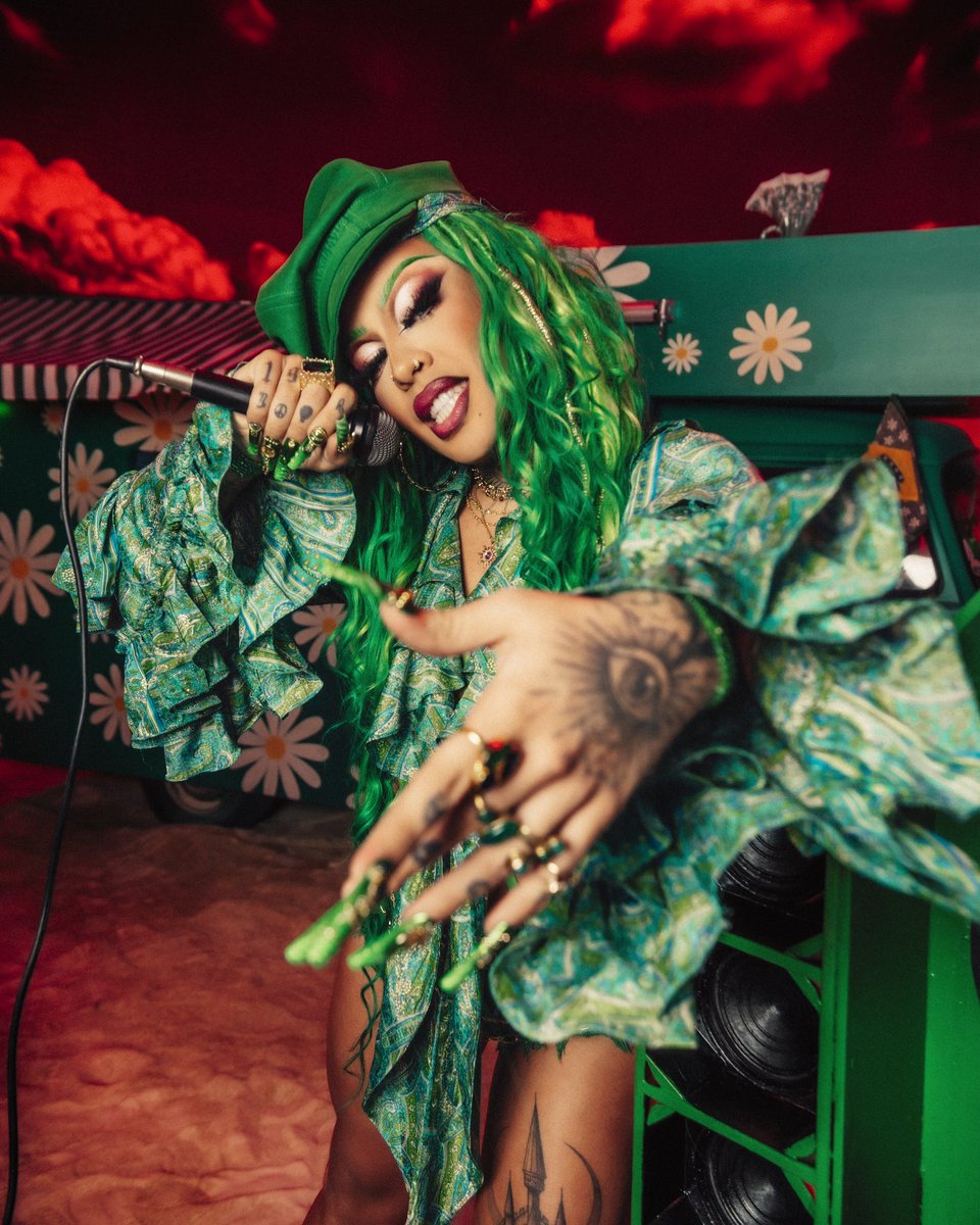 gloriagroove's tweet photo. já tomou O CHÁ hoje? então vai tomando que não vai se arrepender 💚🫖💨🔊✨ https://t.co/7D52012guK