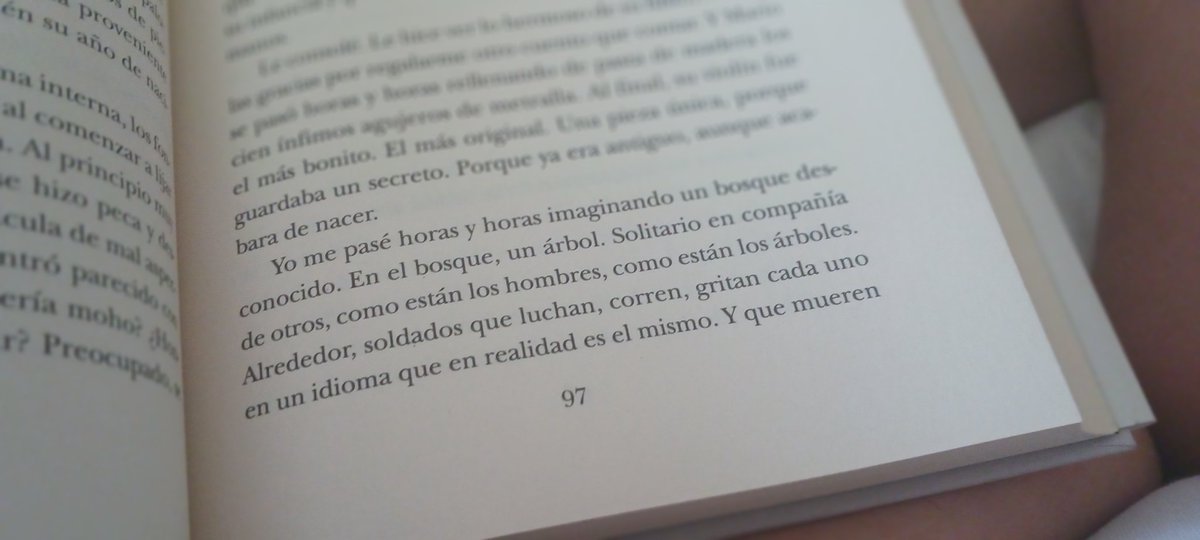 lachicaderayas's tweet photo. 39_Intima,desgarradora s/la memoria+las relaciones tóxicas
A traves d cartas+recuerdos
3generaciones d mujeres marcadas x loshombres+la enfermedad,el dolor,los traumasheredados,buscan romper con 1destino d sumisión
Pasajes tristes,d gran crudeza s/la soledad
[3⭐️]

#Lectura2026 https://t.co/ygzYRqtU0Q