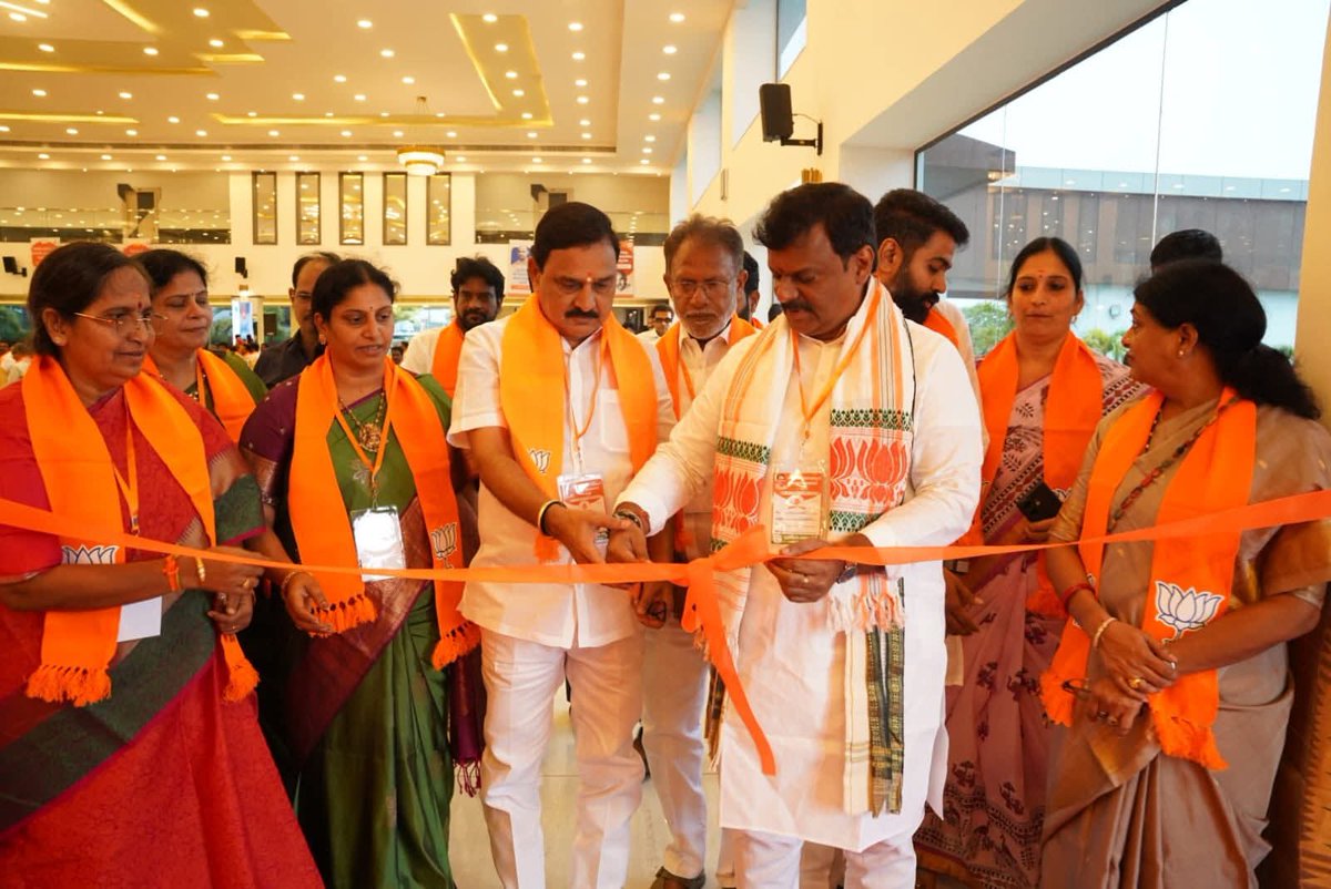 PVN Madhav (Modi Ka Parivar) tweet media