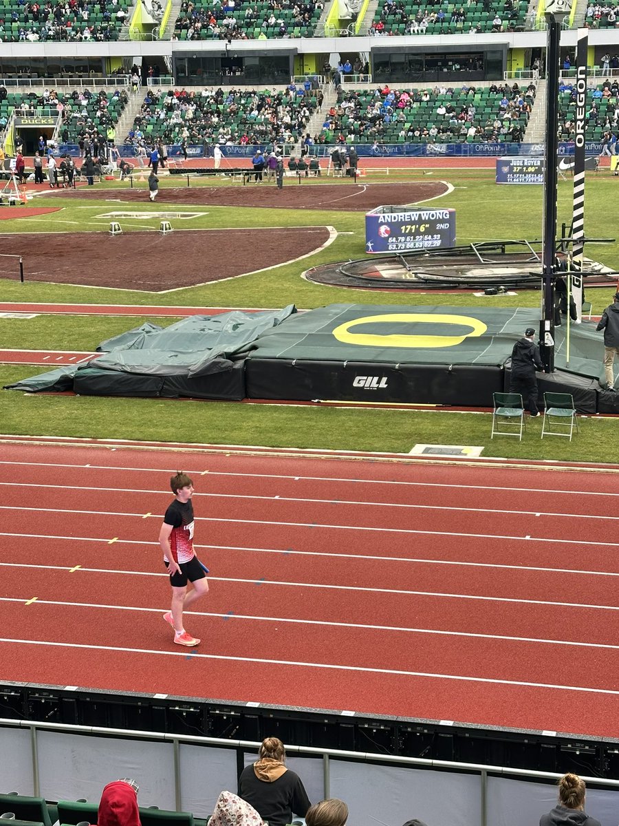 Quentin2027's tweet photo. 4th in the 4x100 and 2nd as a TEAM at State! https://t.co/AzwN5cwOEG