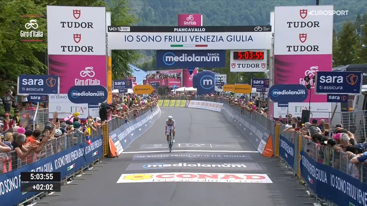 faustocoppi60's tweet photo. Everyone liked that: Afonso Eulalio wins the White Jersey! 🤍

#GirodItalia https://t.co/aBdDxjneMb