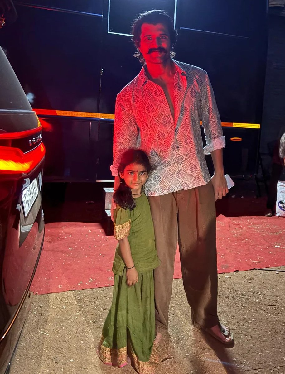 HourlyDVS's tweet photo. #VijayDeverakonda from the sets of Ranabali 🩶 https://t.co/PoAoxe32fZ