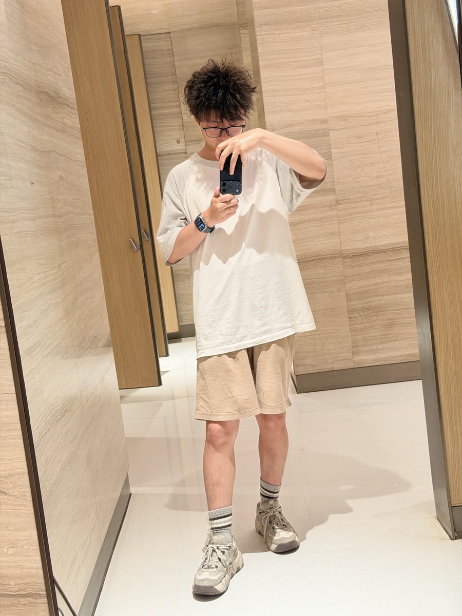 FurryGreyMage's tweet photo. OOTD！ https://t.co/ozsQI6CL7P