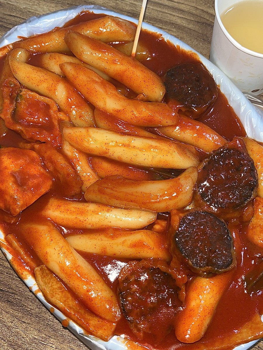 dongdong_eat's tweet photo. 떡볶이 꿈 꾸세요 https://t.co/vJWKdenS5c