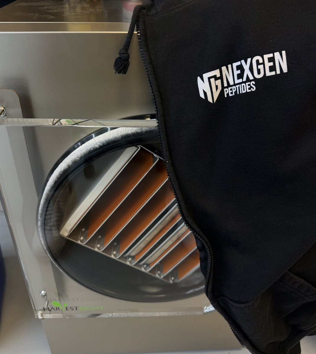 nexgenpeptides's tweet photo. We’re cooking up or is it called Freezing Up something soon. 

Built Different 🥶🇺🇸 https://t.co/oU9kVoLfo3