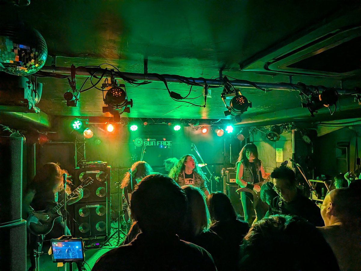 fummit75's tweet photo. Hell Freezes Over！久し振りに観たけど最高だったな。新曲も良き。
#ヘルフリーゼズオーヴァー https://t.co/5AdEINBjH9