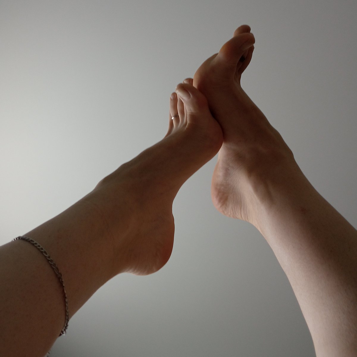 evacestlavie's tweet photo. no post engagement? ok, but i will post regardless

#femboy #feet #arches https://t.co/5THqUvc5t4