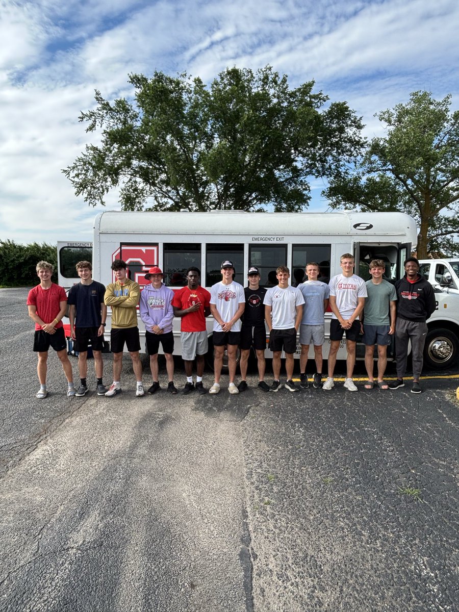 GTTrackandField's tweet photo. State Finals today - Glenwood has two pole vaulters, two high jumpers, a long jumper, 4x100 and 4x200 relays competing: https://t.co/OAD5N9f31b