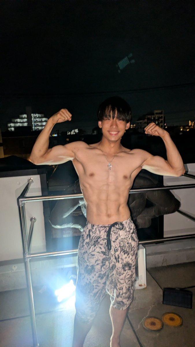 takemaru_jb's tweet photo. ジム屋上筋肉💪💪 https://t.co/heKBtnxYQp