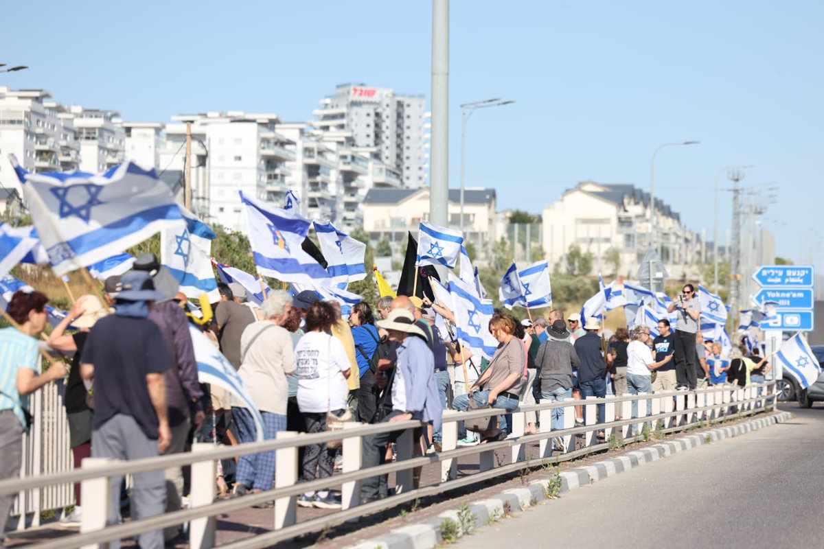 DoritwlDWL's tweet photo. גשר אלייקים מלא לאחר ארוע האלימות מהשבוע שעבר

 דני שטרנפלד Dany Sternfeld https://t.co/Pmfrkmt4Vv