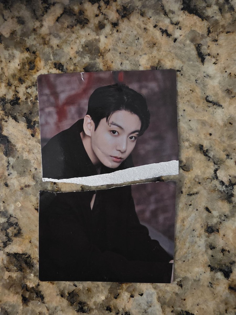 yari_btstxt's tweet photo. **UPDATE**

I contacted the Mercari seller and they had included an official JK tour pc as a freebie with my order... I went back today and found him torn in half😓😭 No signs of my poster tho :( https://t.co/27wlYm6Qox