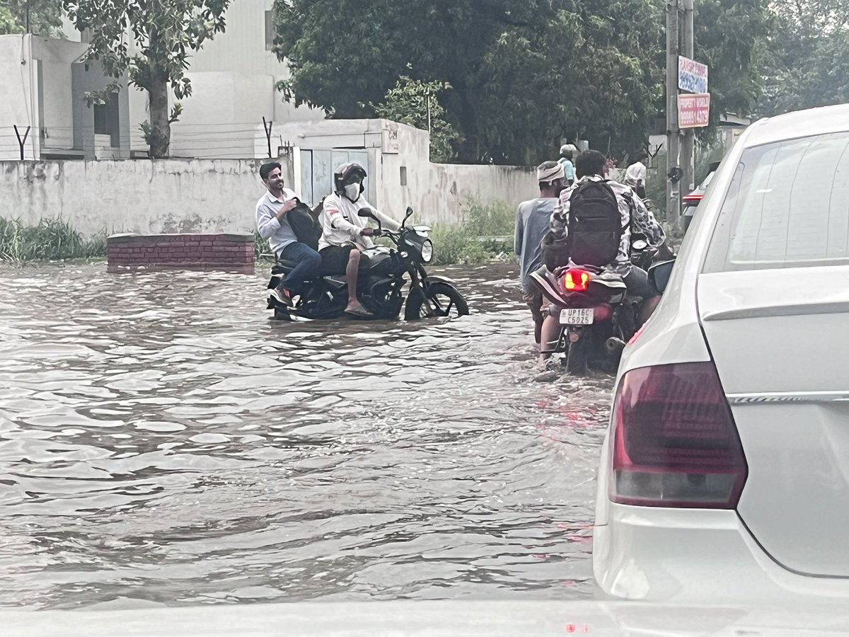 NOIDA VIEWS (सच्ची न्यूज़) tweet media
