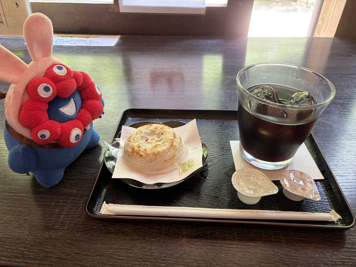 7mcPs's tweet photo. 太宰府天満宮で、梅ヶ枝餅を食べるもっちり
ｱﾁｱﾁだなあと言っています https://t.co/qyCpFrOZrD