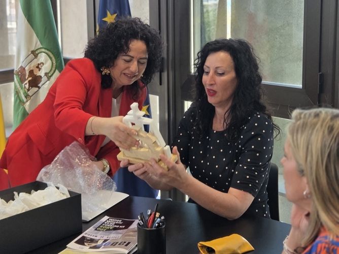 CACOGS's tweet photo. 🤝 La alcaldesa de Almería ha recibido a representantes del Colegio de #GraduadosSociales con motivo de los actos de San José Obrero, patrón de la profesión
📰#Almería Noticias
https://t.co/zT2QxBXZa3
#GraduadosSociales #SanJoséObrero #Almería #RelacionesLaborales https://t.co/UgWcDUblwl