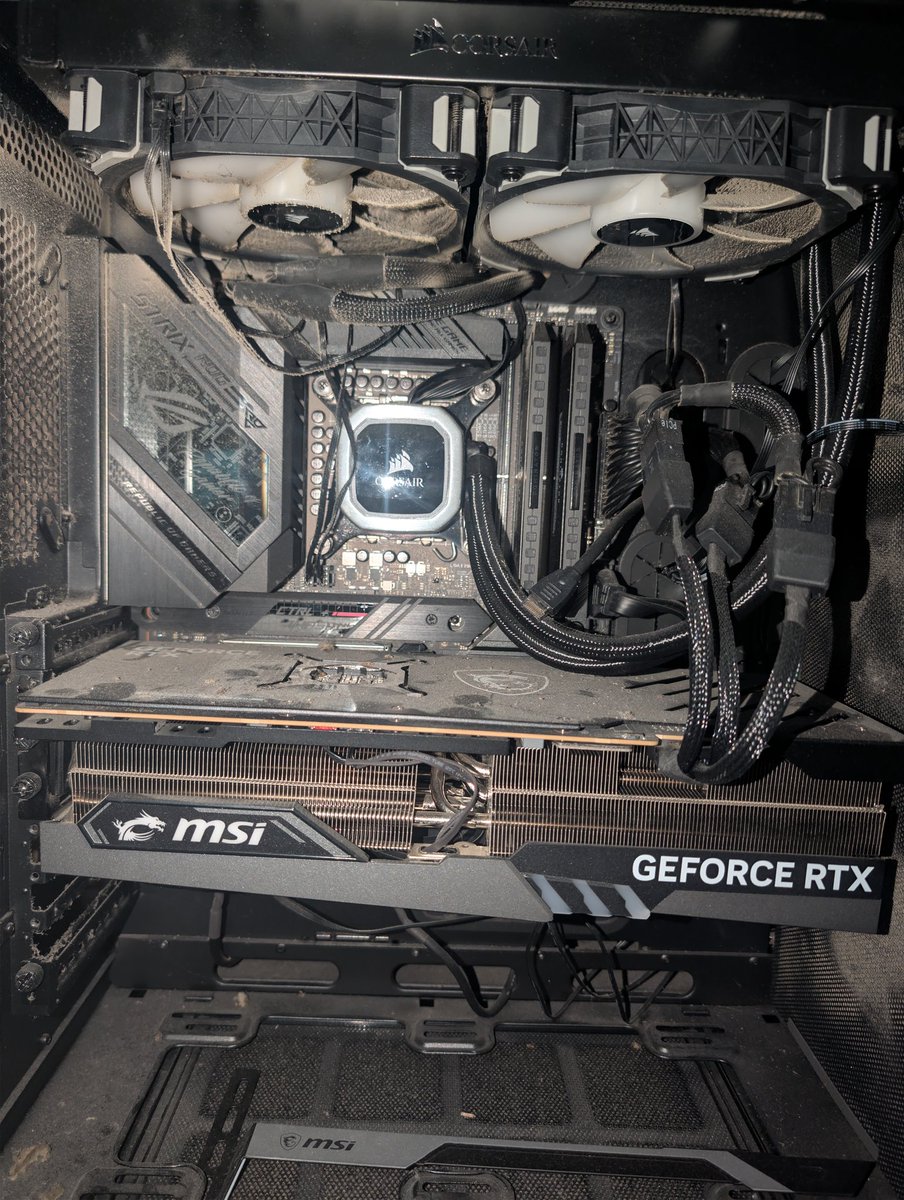 ChuyEVC's tweet photo. Went to upgrade my PC storage and holy fuck😭🙏 https://t.co/9OvXZfeYIl