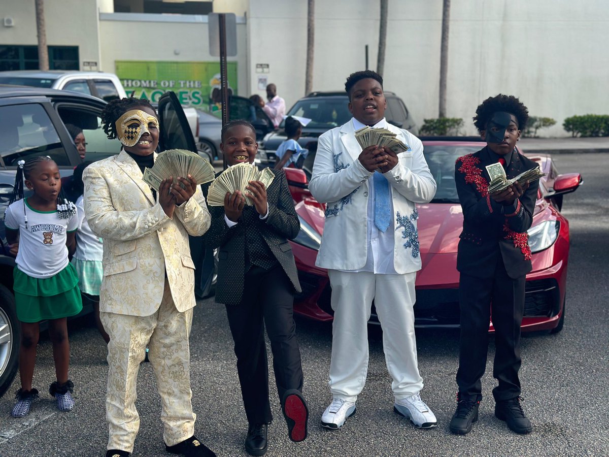 DillardES's tweet photo. Our 5th Grade Masquerade Ball was a night to remember! Students arrived in style, showcasing their creativity and elegance while celebrating the end of an amazing elementary school journey. From beautiful masks to unforgettable memories, it was truly a magical evening. 💚💛 https://t.co/3T7jO9Fw2p