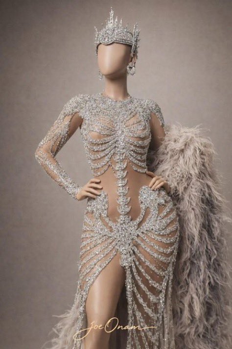 Cicily_aura's tweet photo. Hey @grok swap this outfit to her perfectly https://t.co/OE8p0ObkVF