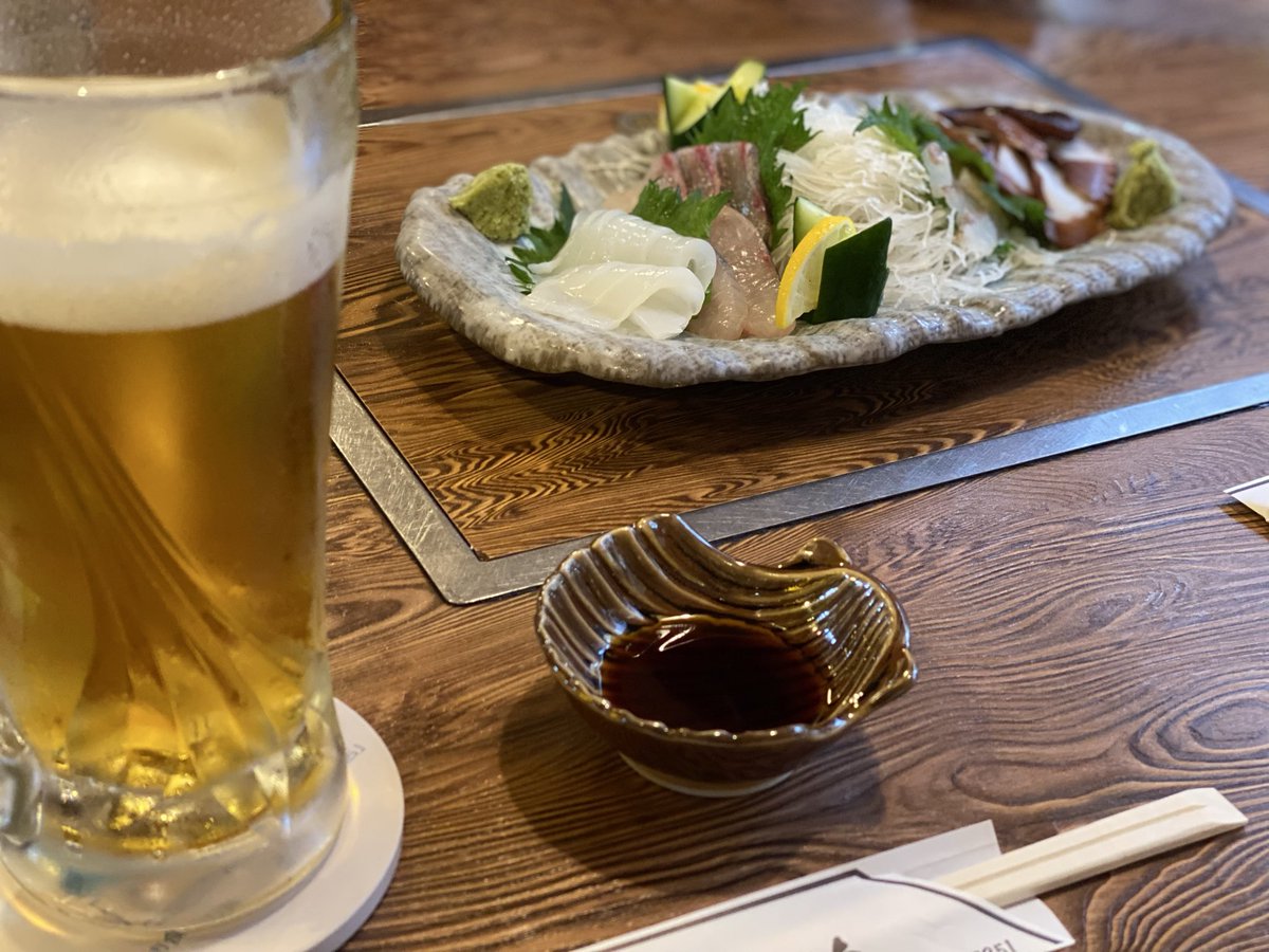 n_jnrr's tweet photo. 呉のかき舟
30年以上見てはいたけど、初めて伺った
今日は「白鴻」という呉の地酒に出会う
キレがあってとても良い！！ https://t.co/aMpGoKrnZ4