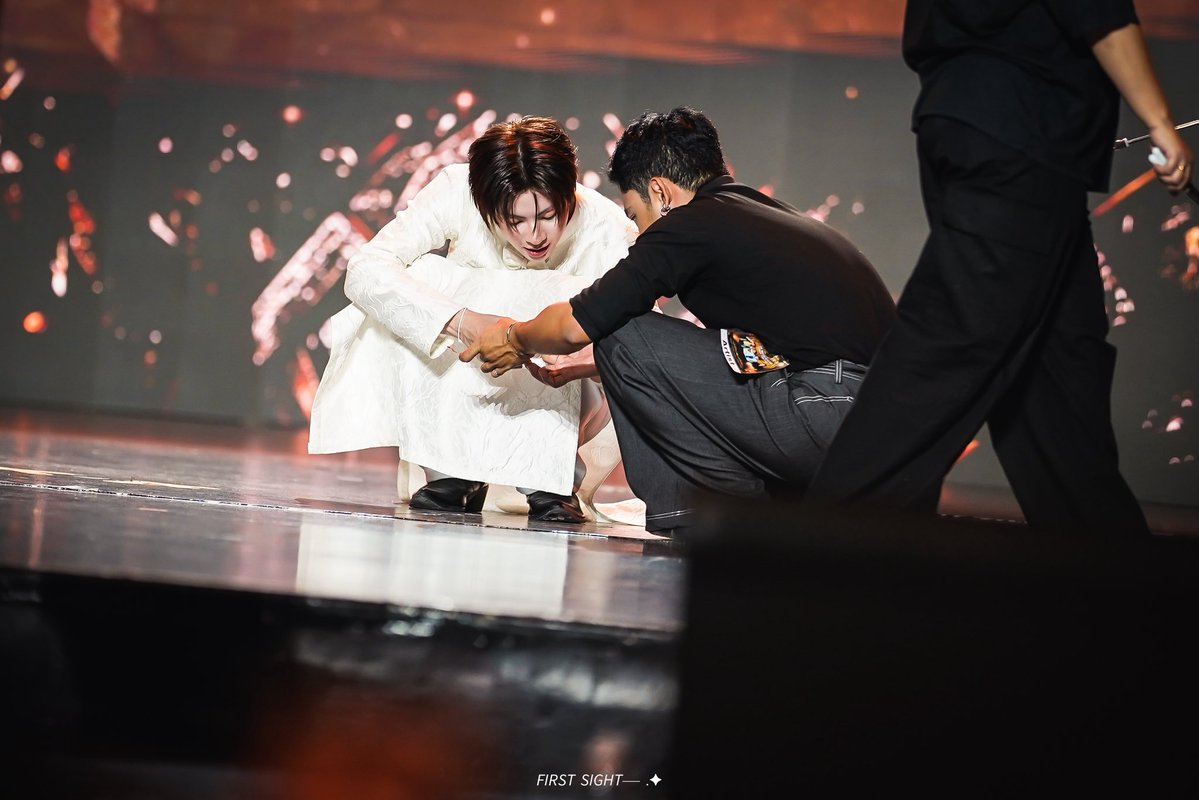 𝘍𝘐𝘙𝘚𝘛 𝘚𝘐𝘎𝘏𝘛── .✦ tweet media