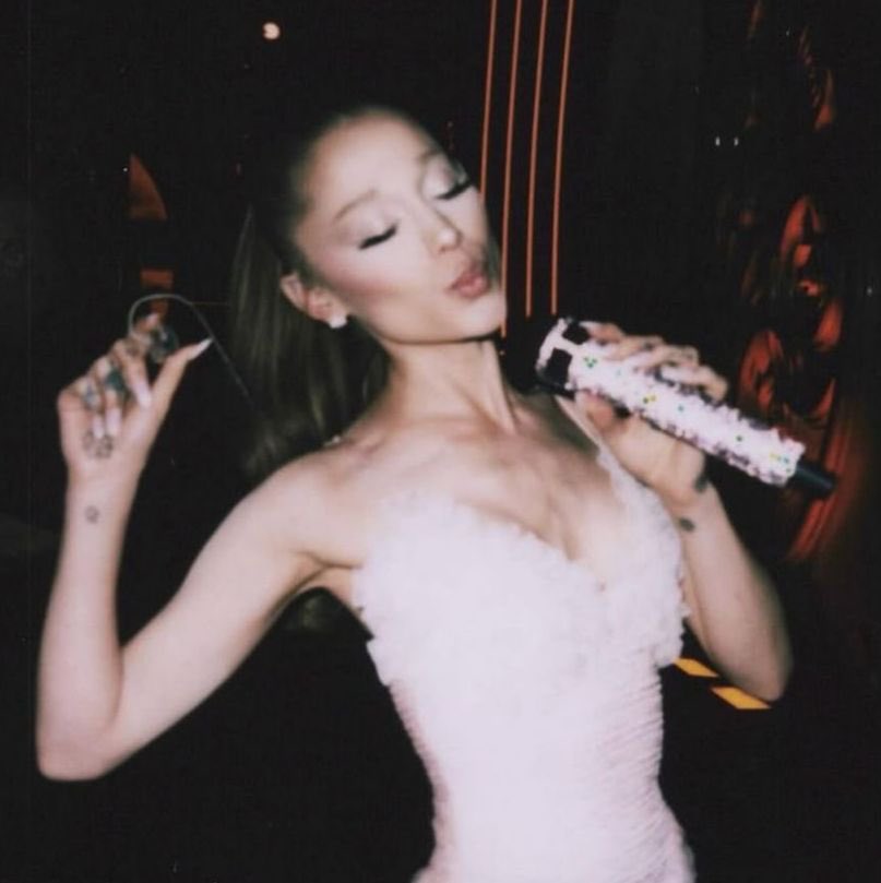 Ariana Charts tweet media