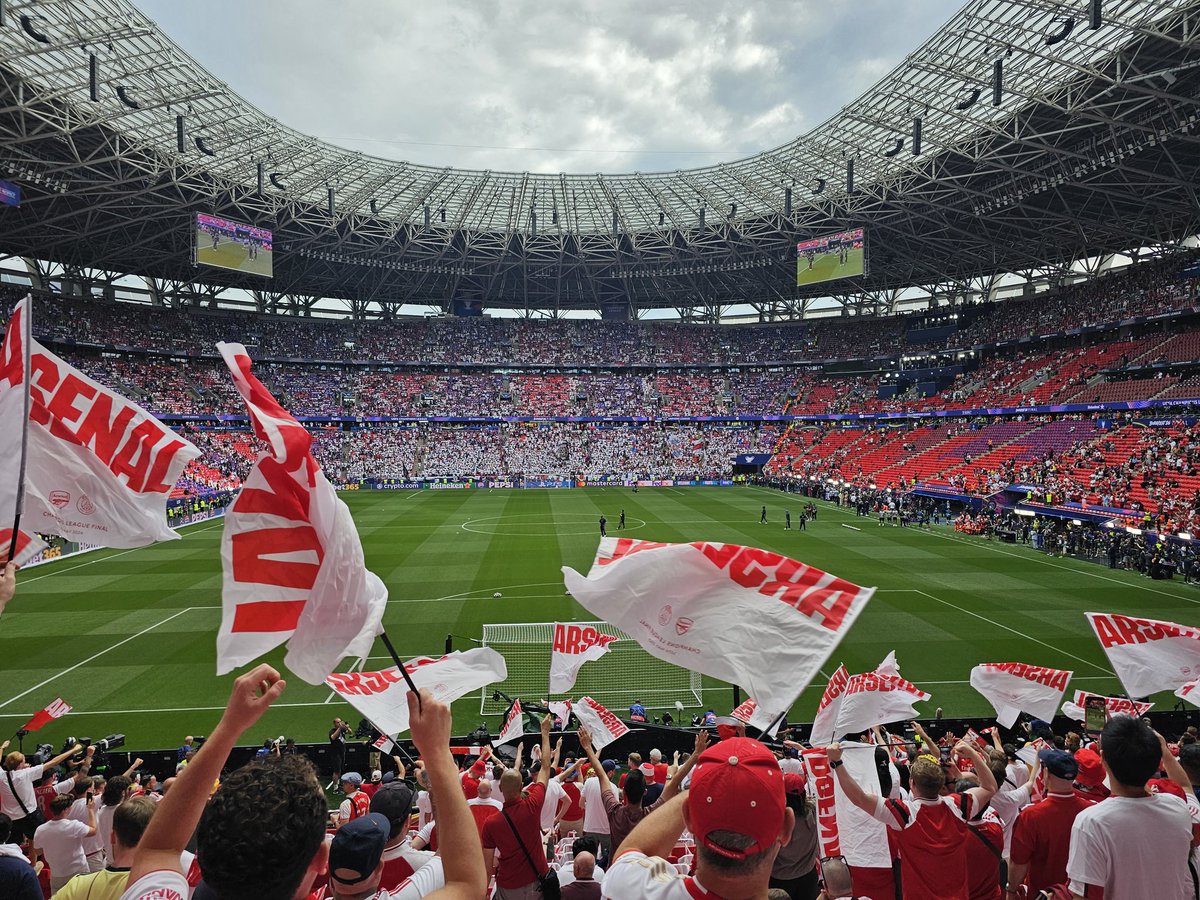 AndyAFC92's tweet photo. This is it! Champions League final. Love The Arsenal! Always 🔴⚪️ #AFC https://t.co/wRKQxfQOzk