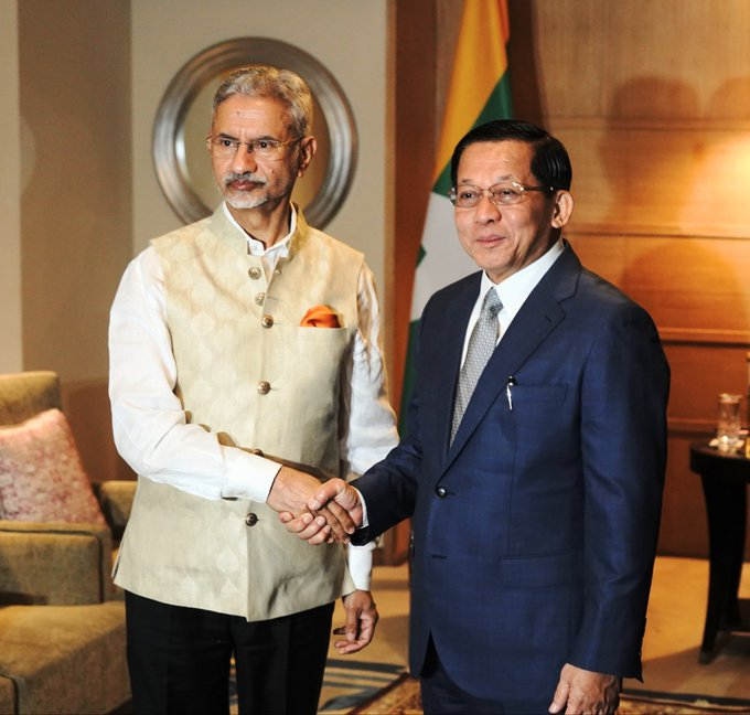 airnewsalerts's tweet photo. External Affairs Minister Dr. S. Jaishankar meets #Myanmar President Min Aung Hlaing in Delhi.

🇮🇳🇲🇲
#NeighbourhoodFirst #ActEast @DrSJaishankar https://t.co/68OU3RmOFX