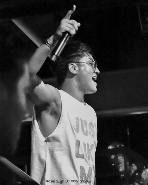 _pipedreams_'s tweet photo. his armpits his arms his face omfg https://t.co/Fet5VXHP5a