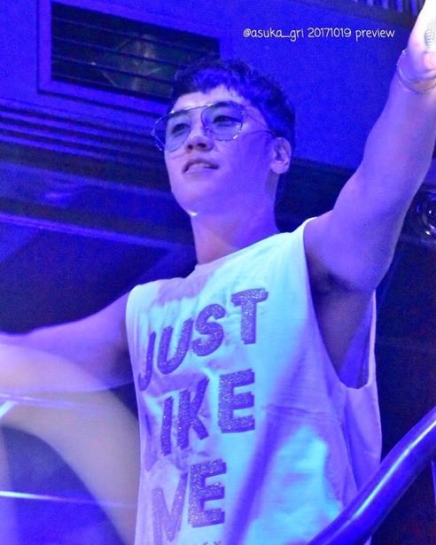 _pipedreams_'s tweet photo. his armpits his arms his face omfg https://t.co/Fet5VXHP5a