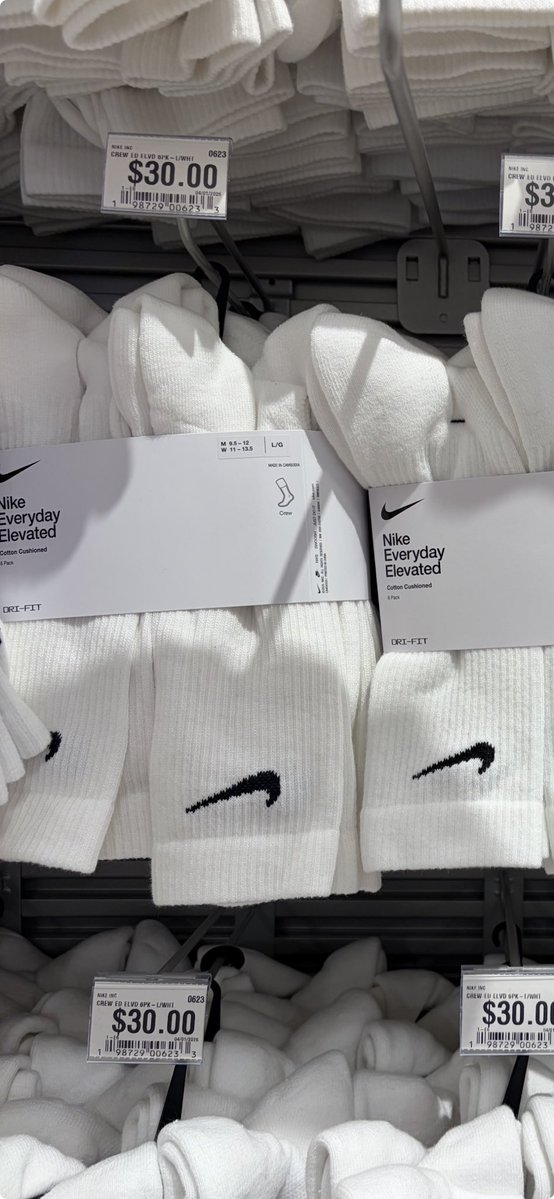 JayIn208's tweet photo. $30!!! Why? Because of this stupid@little “swoosh”. Fuck off ⁦@Nike⁩ https://t.co/qpXPbvCdRw