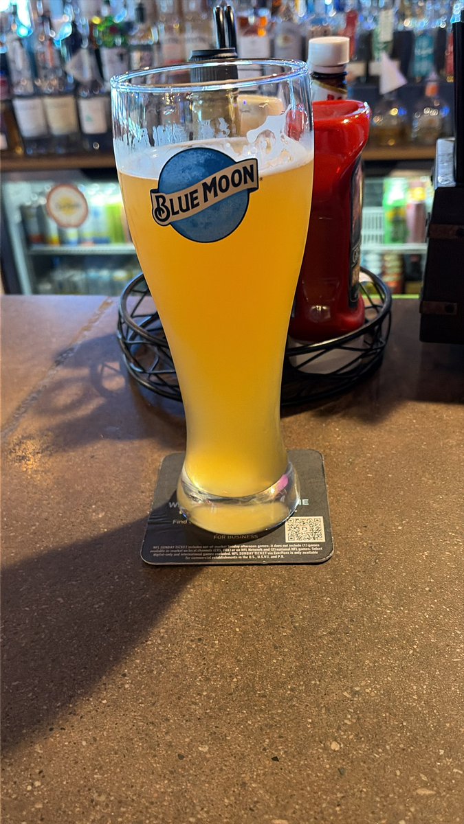 trayray27's tweet photo. Avon Lake, Ohio Bar Crawl Stop #1: Game On.

5% capacity. 100% alcoholics.

Drink: Leinenkugel’s Summer Shandy https://t.co/2bleVTsMaS