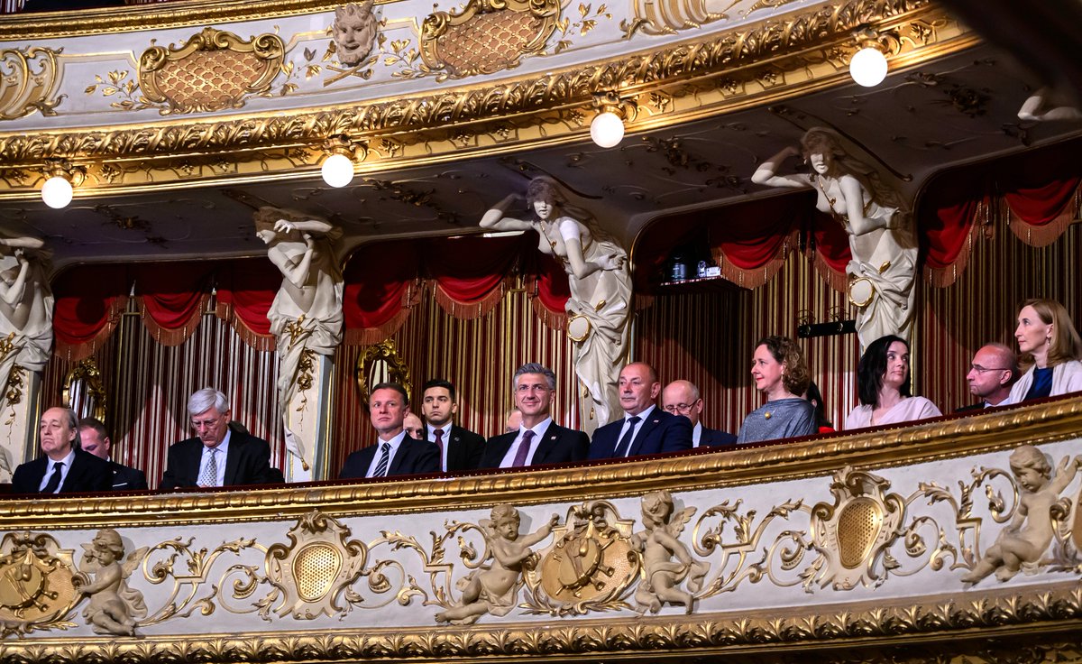 AndrejPlenkovic's tweet photo. Svečanim koncertom u @HNKZgb slavimo Dan državnosti!

Prošlo je 36 godina otkada je konstituiran prvi demokratski izabrani višestranački Hrvatski sabor - kada je hrvatski narod izabrao i demokraciju i samostalnost. 

S ponosom gledamo na postignuća 🇭🇷 naroda i zahvaljujemo hrvatskim braniteljima koji su za našu slobodu dali najviše.

Ustrajemo u podizanju životnog standarda naših građana, jačanju gospodarstva te razvijanju svih krajeva 🇭🇷!
