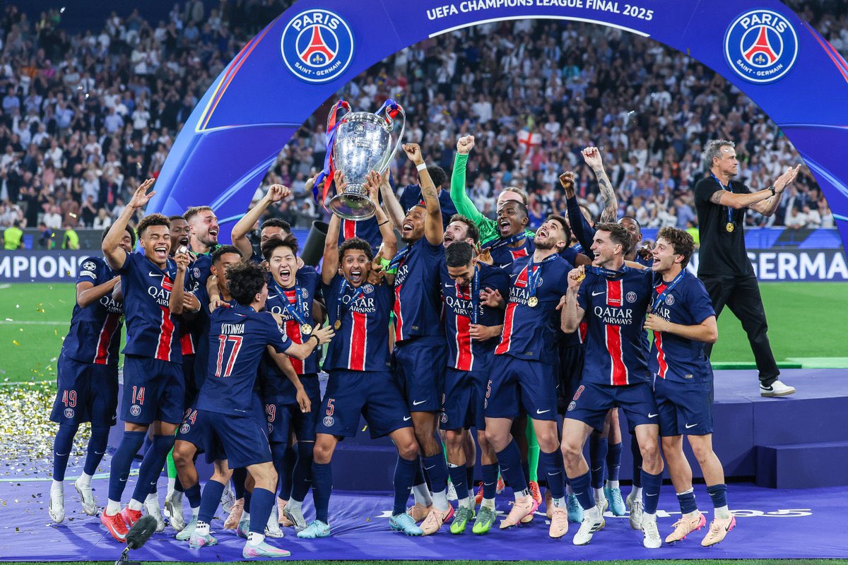 Makh0u7's tweet photo. Ils ont été humiliés année après année. Moqués, qualifiés de « club sans histoire », ils sont aujourd’hui sur le toit du monde.

Une belle leçon de persévérance et de résilience.

Félicitations au Paris Saint-Germain 👏🏿

#BackToBack #UCL #PSG https://t.co/WYZCxBDpl2