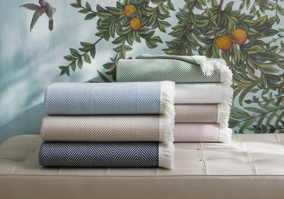 FigLinens's tweet photo. Matouk Leo Oversized Throw https://t.co/JbrLpdfDTL
 #Figlinensandhome #figlinenswestport https://t.co/iv2IoyvADk