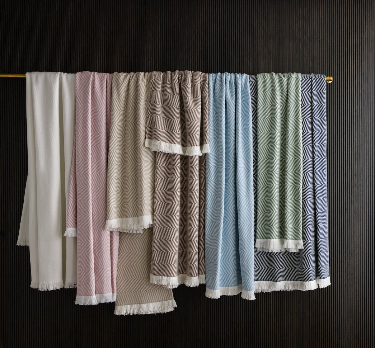 FigLinens's tweet photo. Matouk Leo Oversized Throw https://t.co/JbrLpdfDTL
 #Figlinensandhome #figlinenswestport https://t.co/iv2IoyvADk
