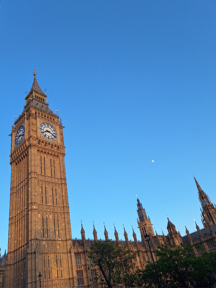 fatimaguner_'s tweet photo. London, England https://t.co/6FSHFpBqHG